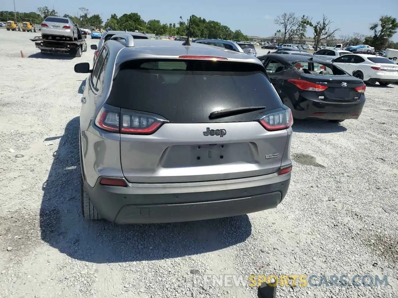 6 Photograph of a damaged car 1C4PJLLB2KD312567 JEEP GRAND CHER 2019