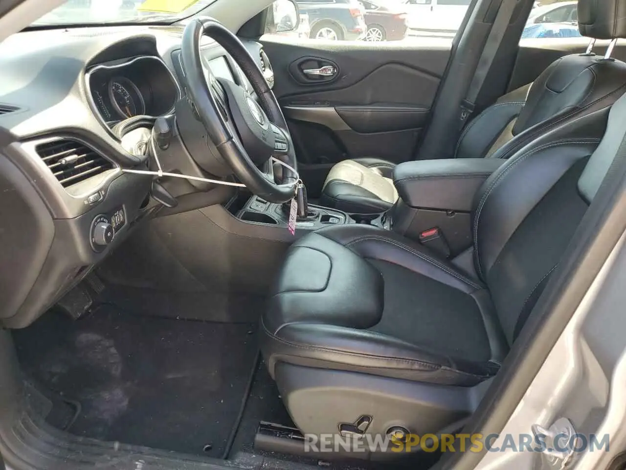 7 Photograph of a damaged car 1C4PJLLB2KD312567 JEEP GRAND CHER 2019