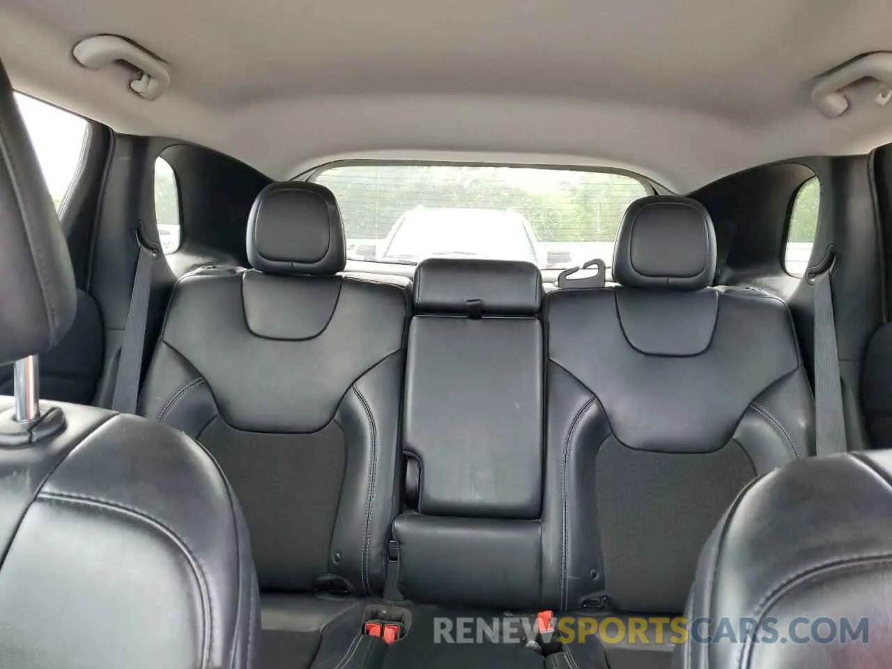 10 Photograph of a damaged car 1C4PJLLB3KD420387 JEEP GRAND CHER 2019