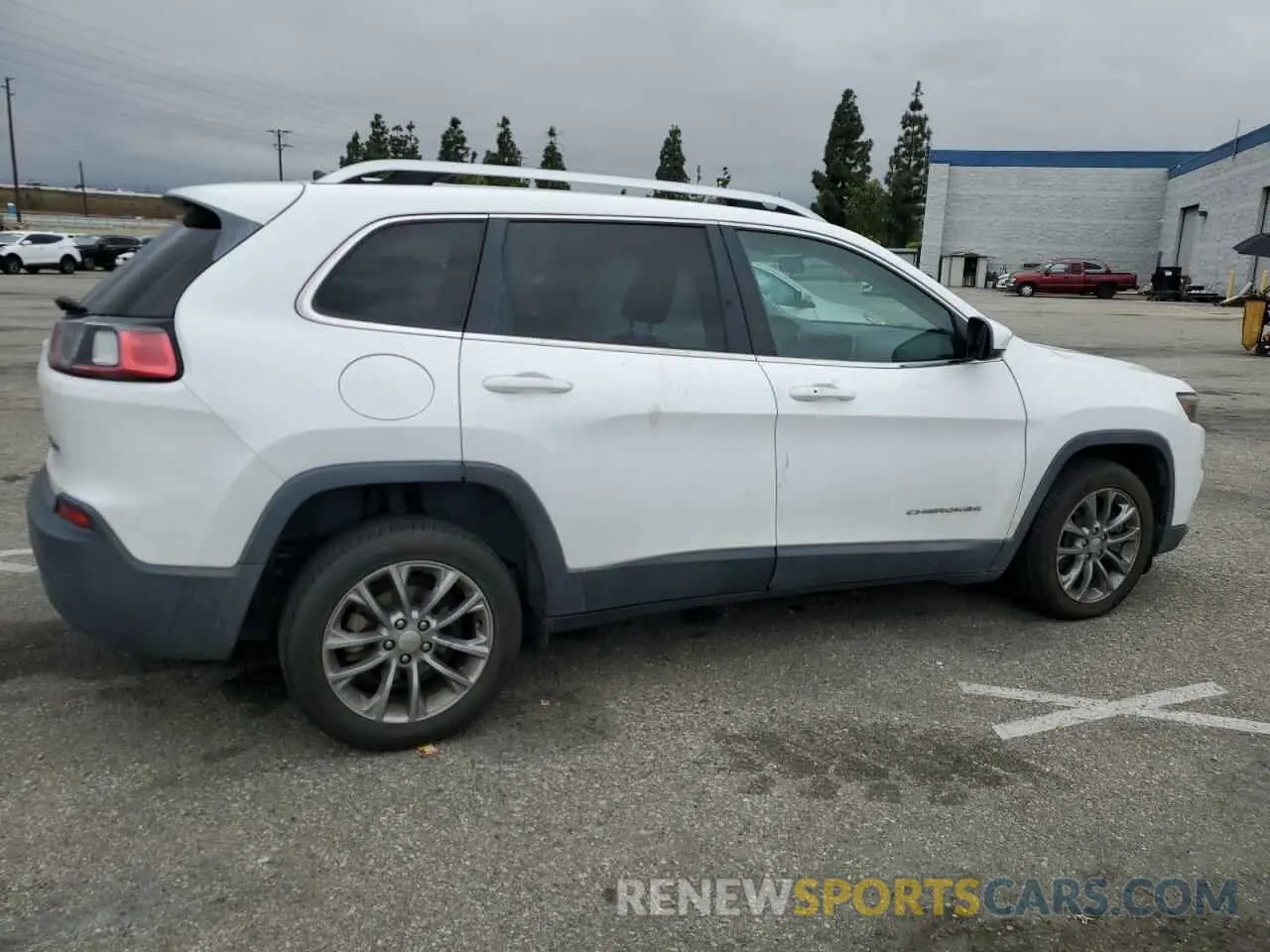 3 Photograph of a damaged car 1C4PJLLB5KD373217 JEEP GRAND CHER 2019