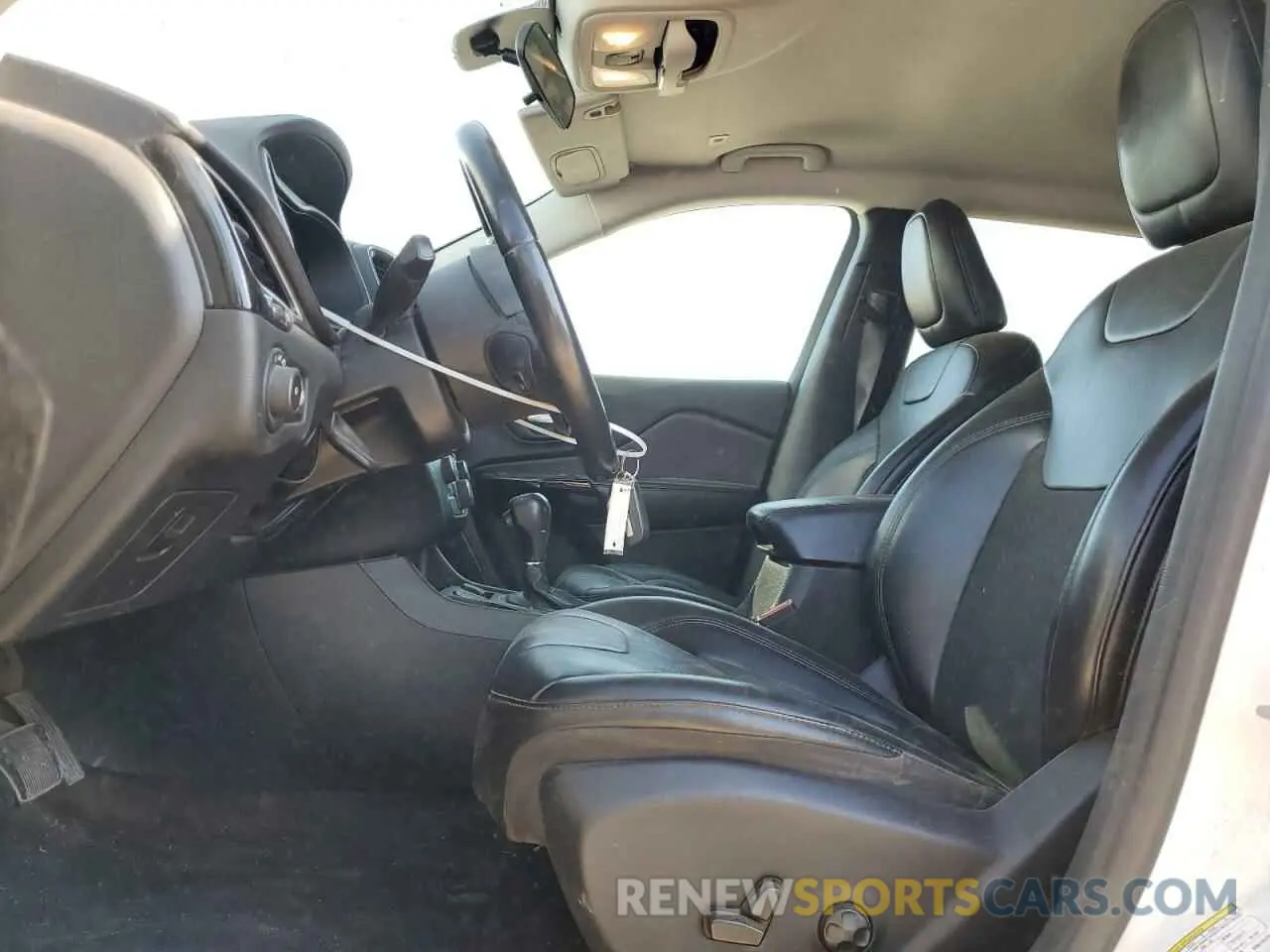 7 Photograph of a damaged car 1C4PJLLB7KD470175 JEEP GRAND CHER 2019