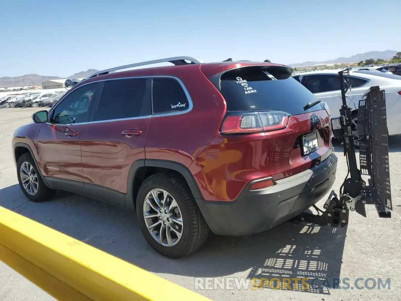 2 Photograph of a damaged car 1C4PJLLB9KD373205 JEEP GRAND CHER 2019