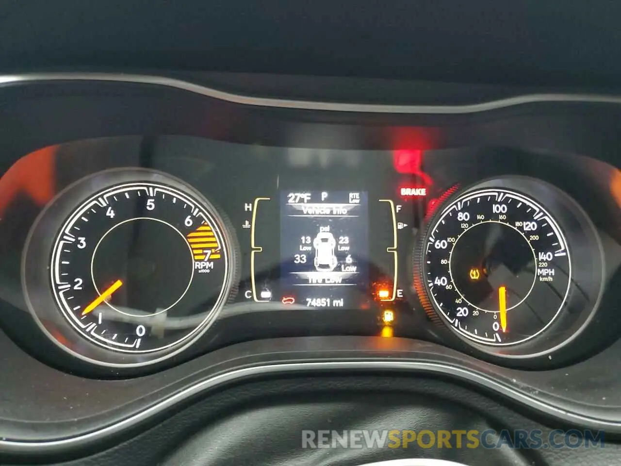 9 Photograph of a damaged car 1C4PJLLB9KD416781 JEEP GRAND CHER 2019