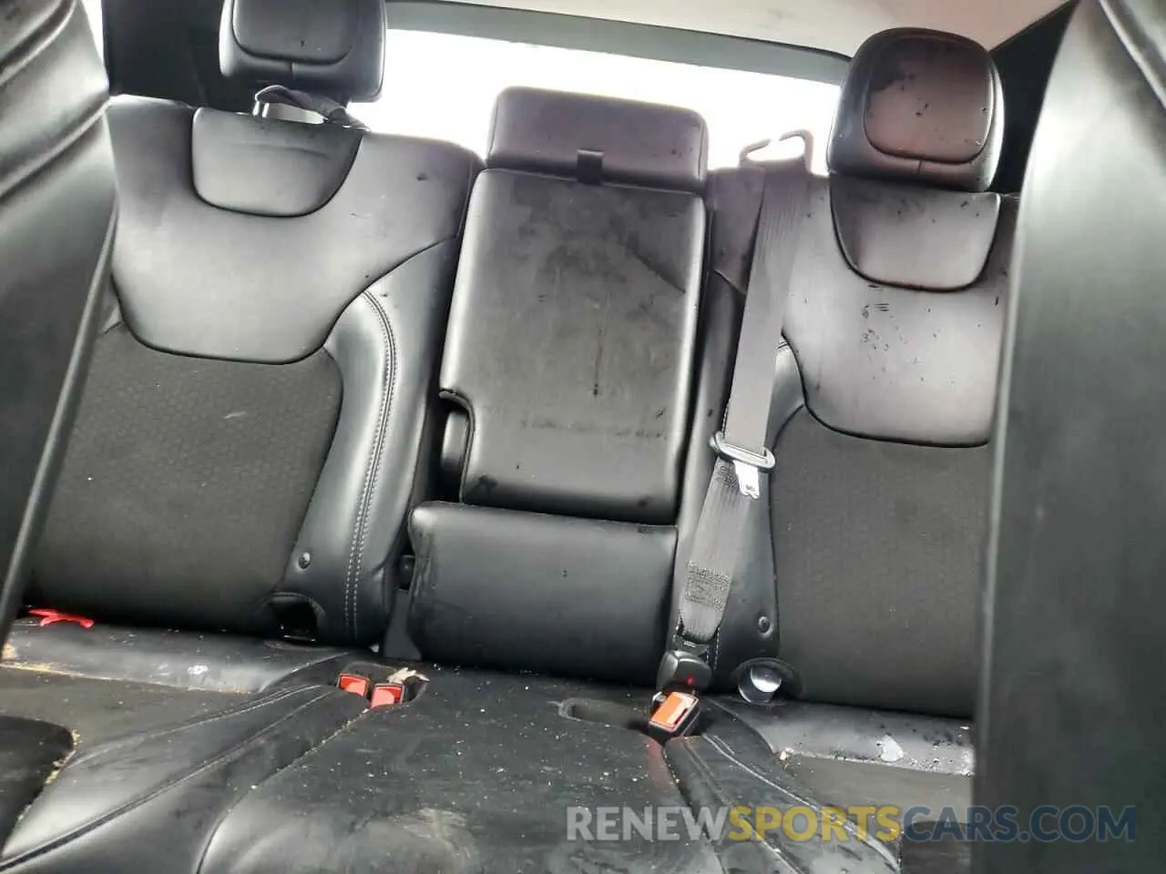 10 Photograph of a damaged car 1C4PJLLB9KD454527 JEEP GRAND CHER 2019