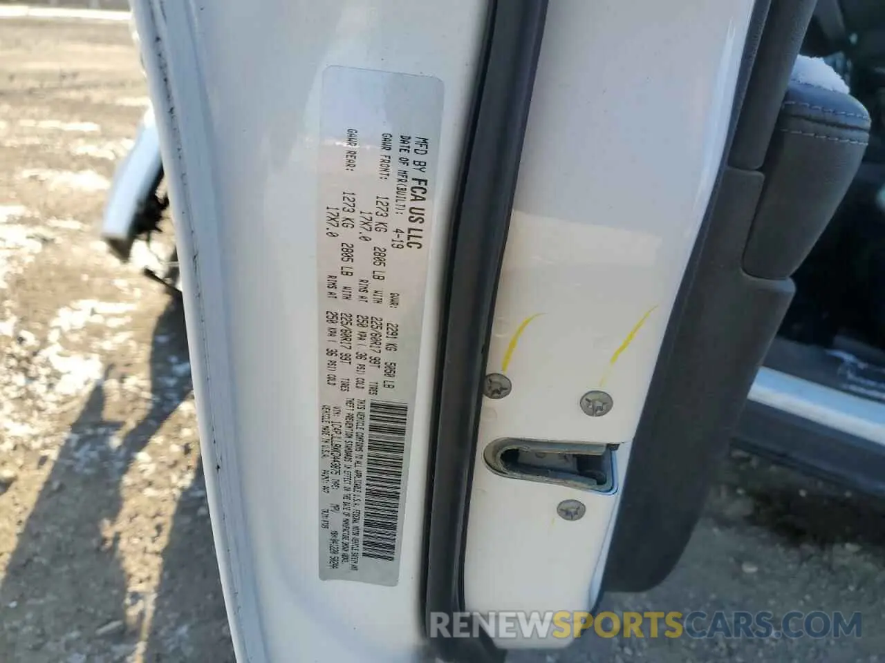 14 Photograph of a damaged car 1C4PJLLBXKD443875 JEEP GRAND CHER 2019