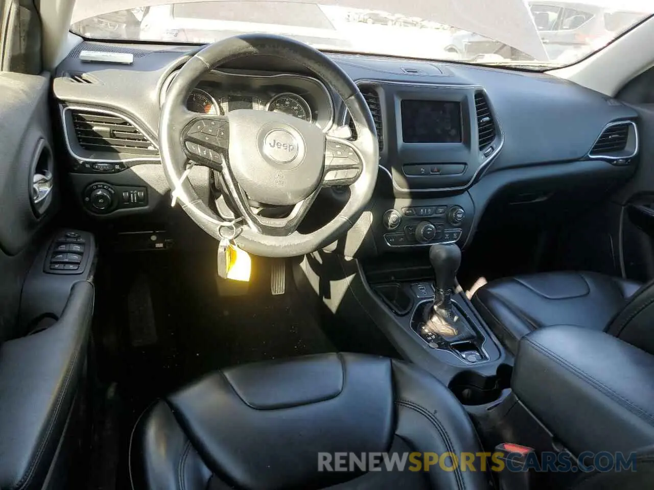 8 Photograph of a damaged car 1C4PJLLBXKD448333 JEEP GRAND CHER 2019
