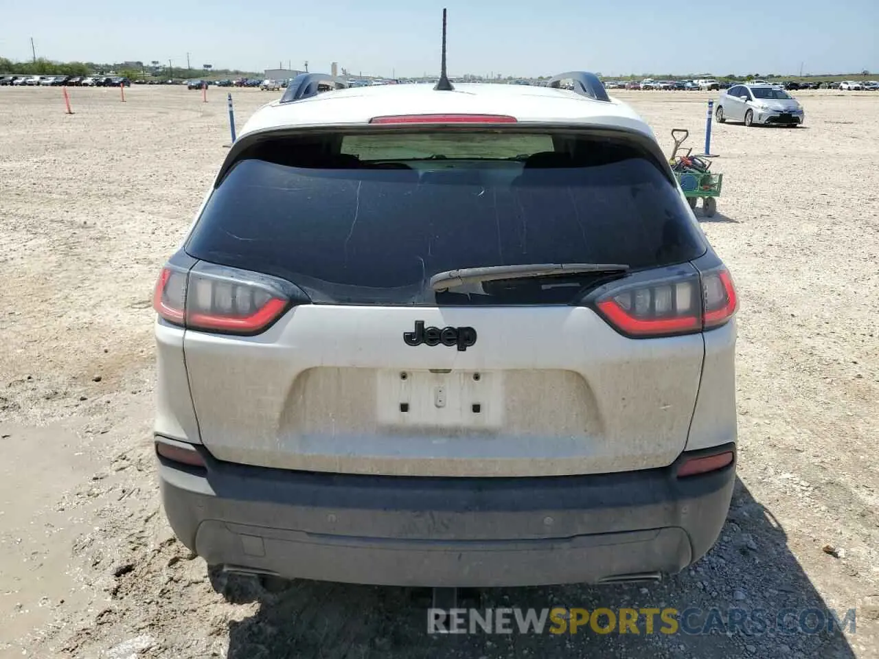 6 Photograph of a damaged car 1C4PJLLX5KD392622 JEEP GRAND CHER 2019
