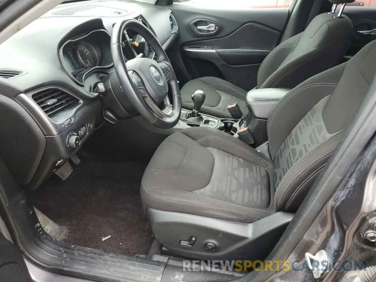 7 Photograph of a damaged car 1C4PJMCB0KD136074 JEEP GRAND CHER 2019