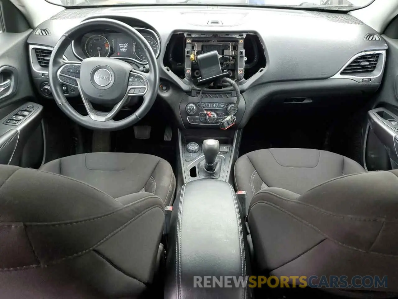 8 Photograph of a damaged car 1C4PJMCB0KD136074 JEEP GRAND CHER 2019
