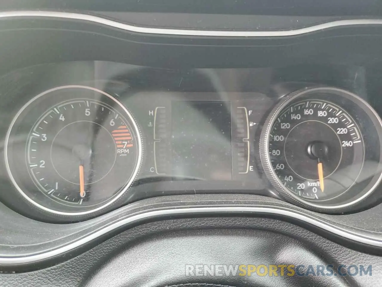 9 Photograph of a damaged car 1C4PJMCB0KD136074 JEEP GRAND CHER 2019