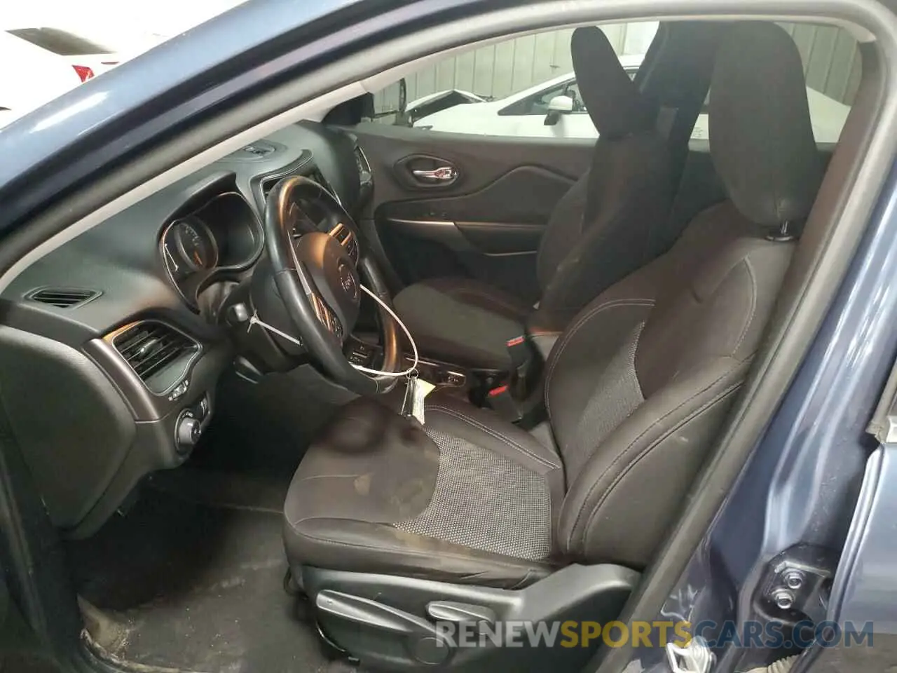 7 Photograph of a damaged car 1C4PJMCB2KD484202 JEEP GRAND CHER 2019