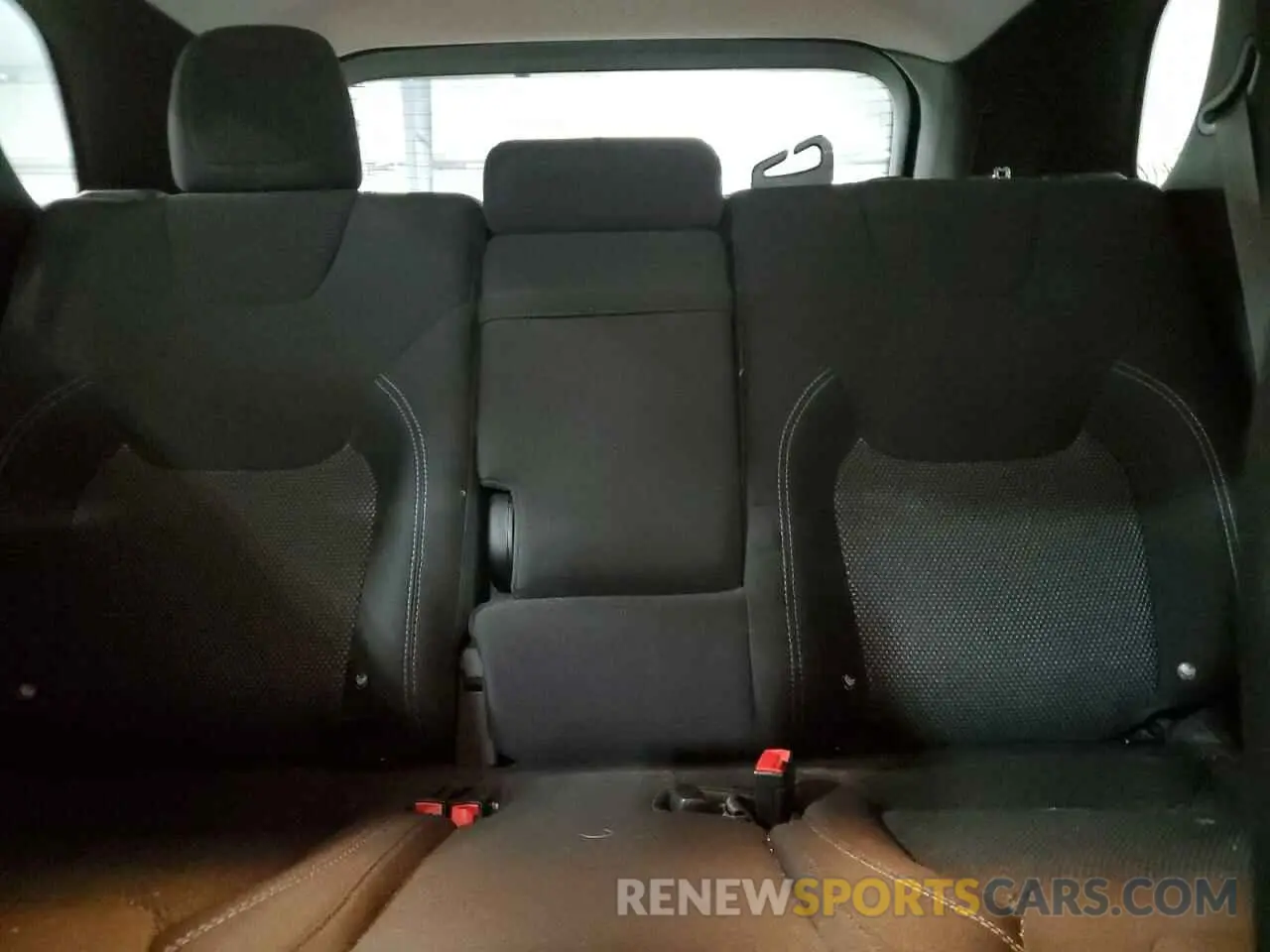 10 Photograph of a damaged car 1C4PJMCB4KD167666 JEEP GRAND CHER 2019