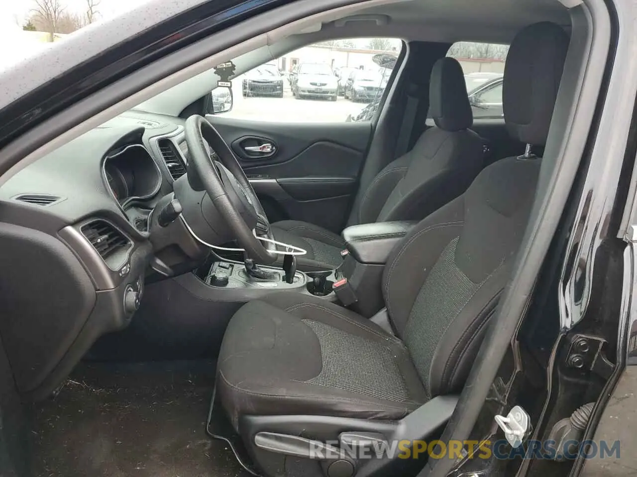 7 Photograph of a damaged car 1C4PJMCB8KD408256 JEEP GRAND CHER 2019