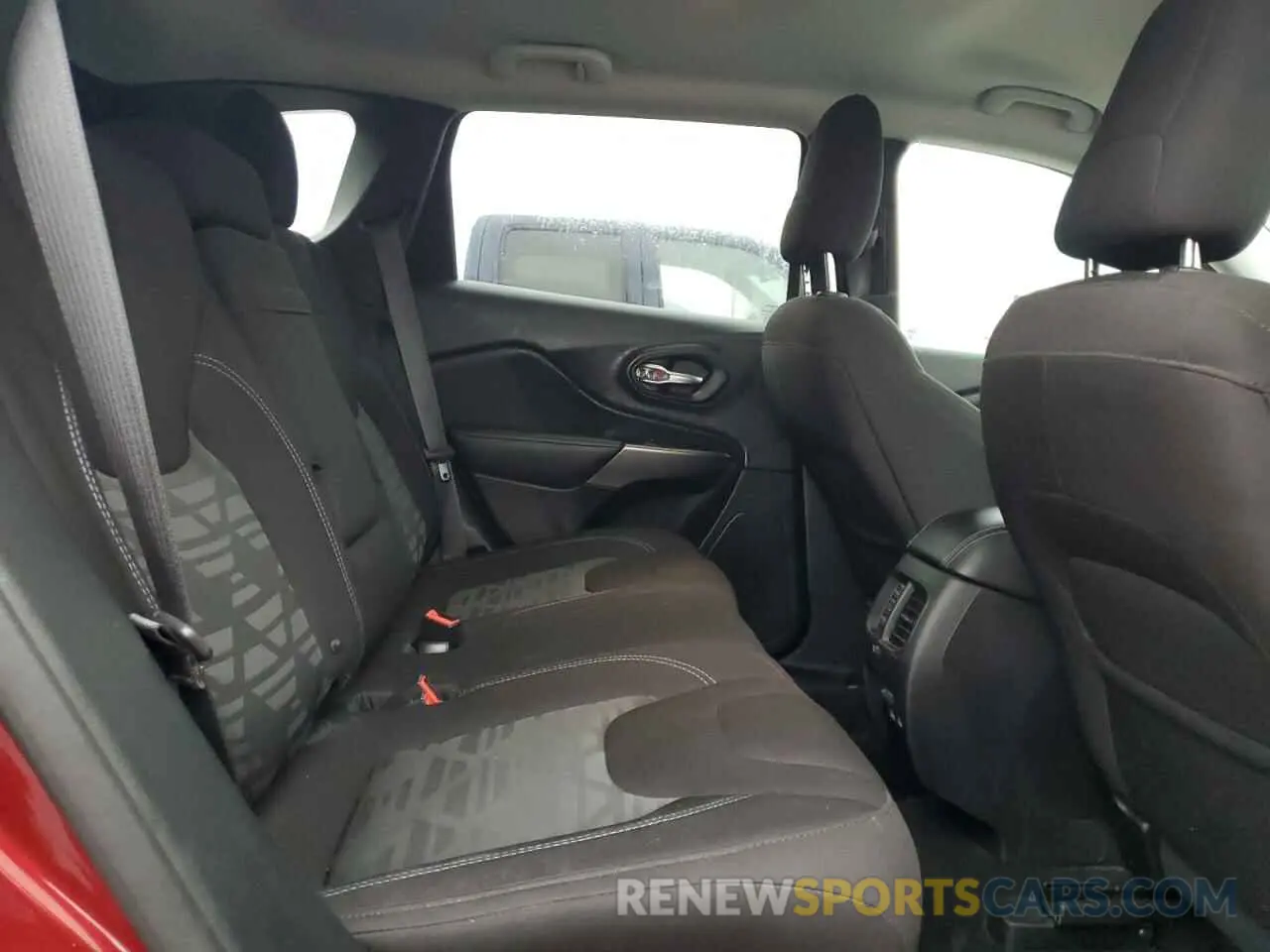 11 Photograph of a damaged car 1C4PJMCBXKD279646 JEEP GRAND CHER 2019