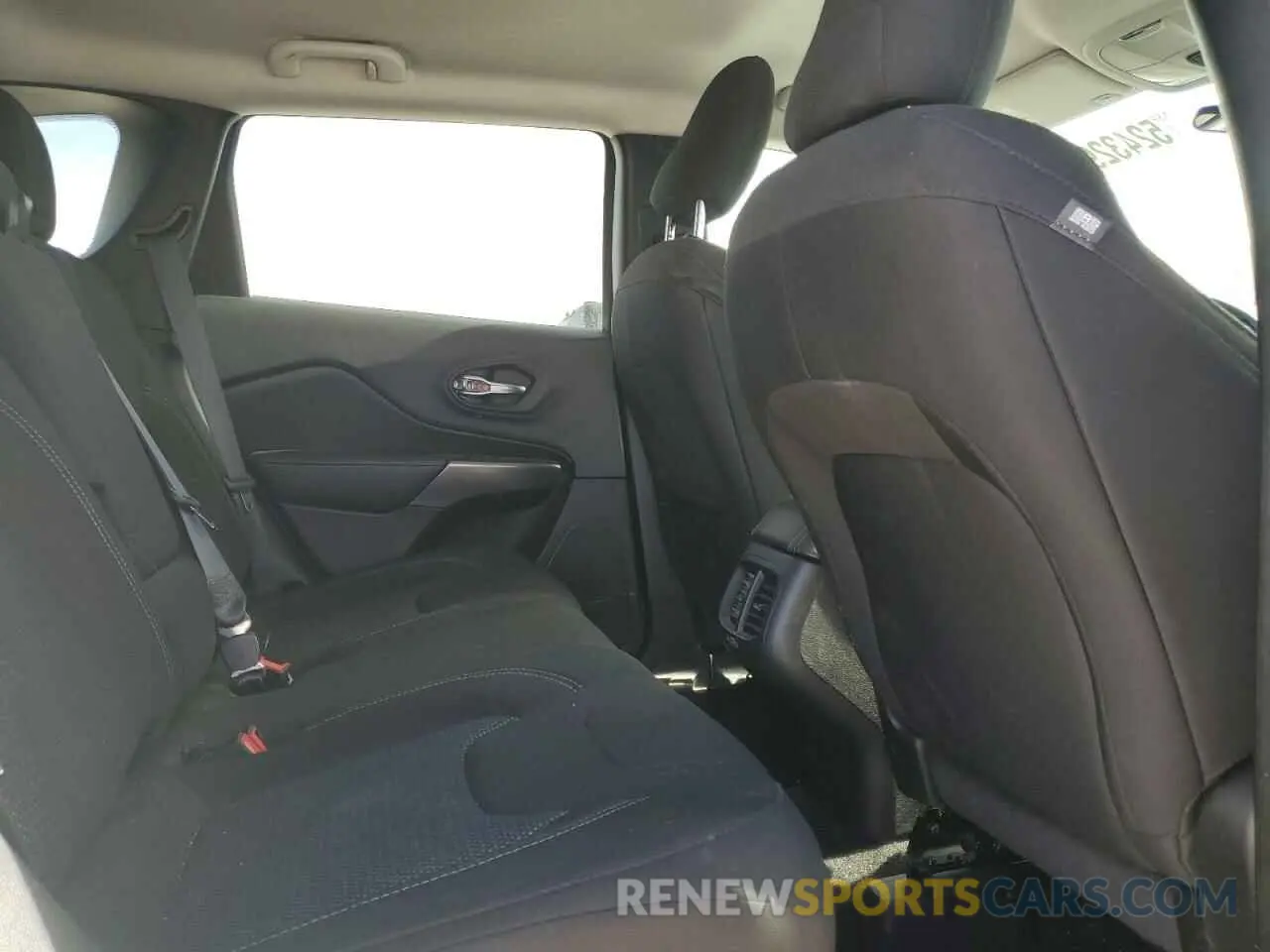 12 Photograph of a damaged car 1C4PJMCBXKD485498 JEEP GRAND CHER 2019