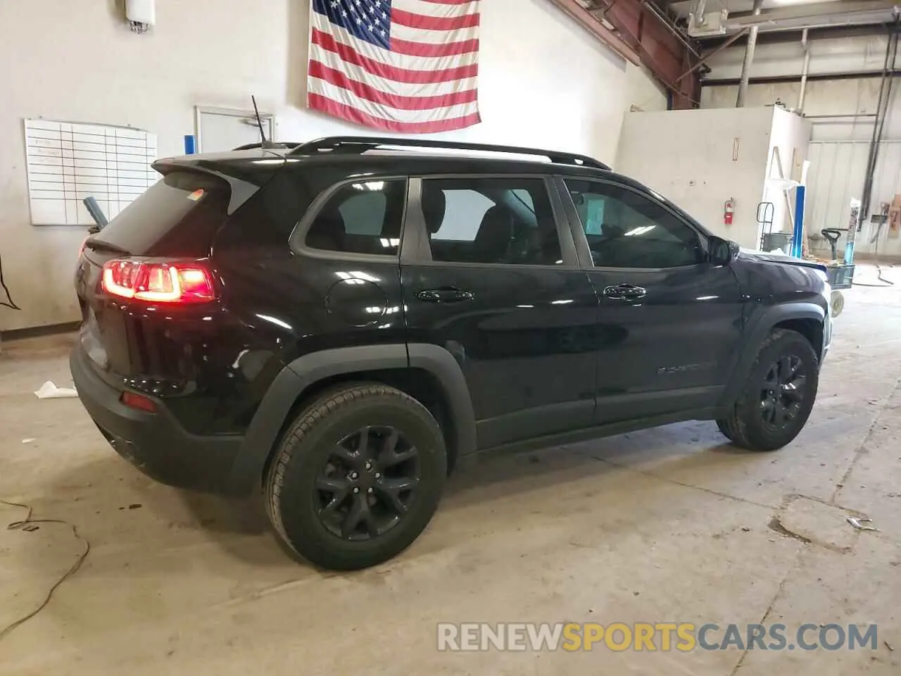 3 Photograph of a damaged car 1C4PJMCX2KD452975 JEEP GRAND CHER 2019