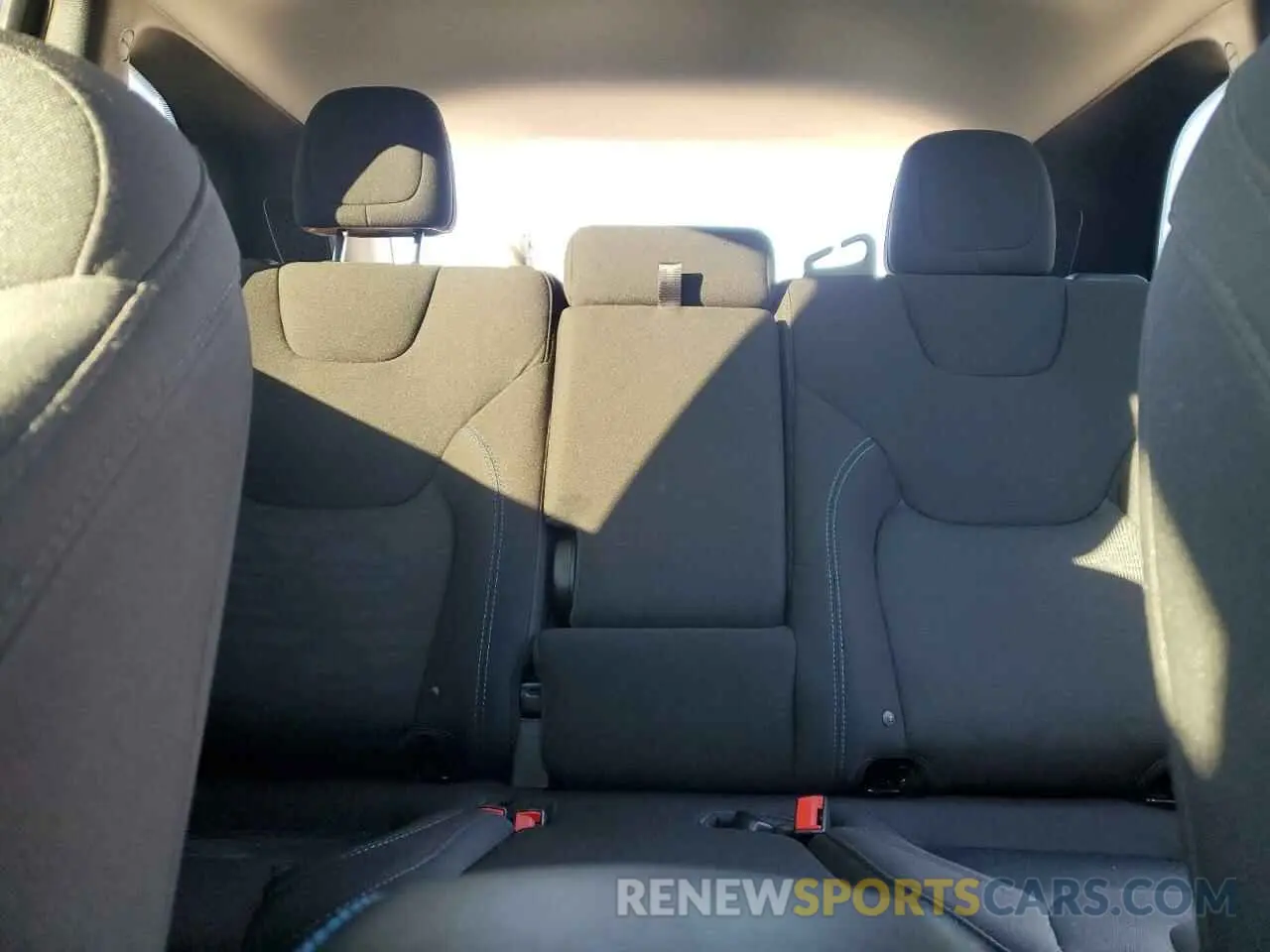 10 Photograph of a damaged car 1C4PJMCX8KD449014 JEEP GRAND CHER 2019