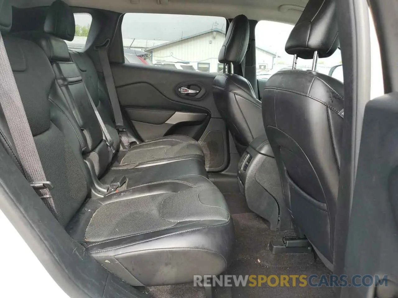 10 Photograph of a damaged car 1C4PJMDN5KD180550 JEEP GRAND CHER 2019