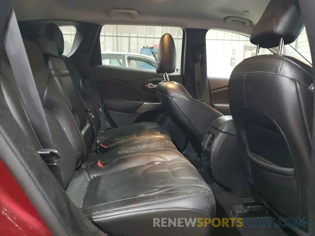 11 Photograph of a damaged car 1C4PJMDN9KD251085 JEEP GRAND CHER 2019