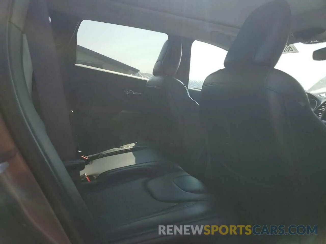 11 Photograph of a damaged car 1C4PJMDX1KD103899 JEEP GRAND CHER 2019