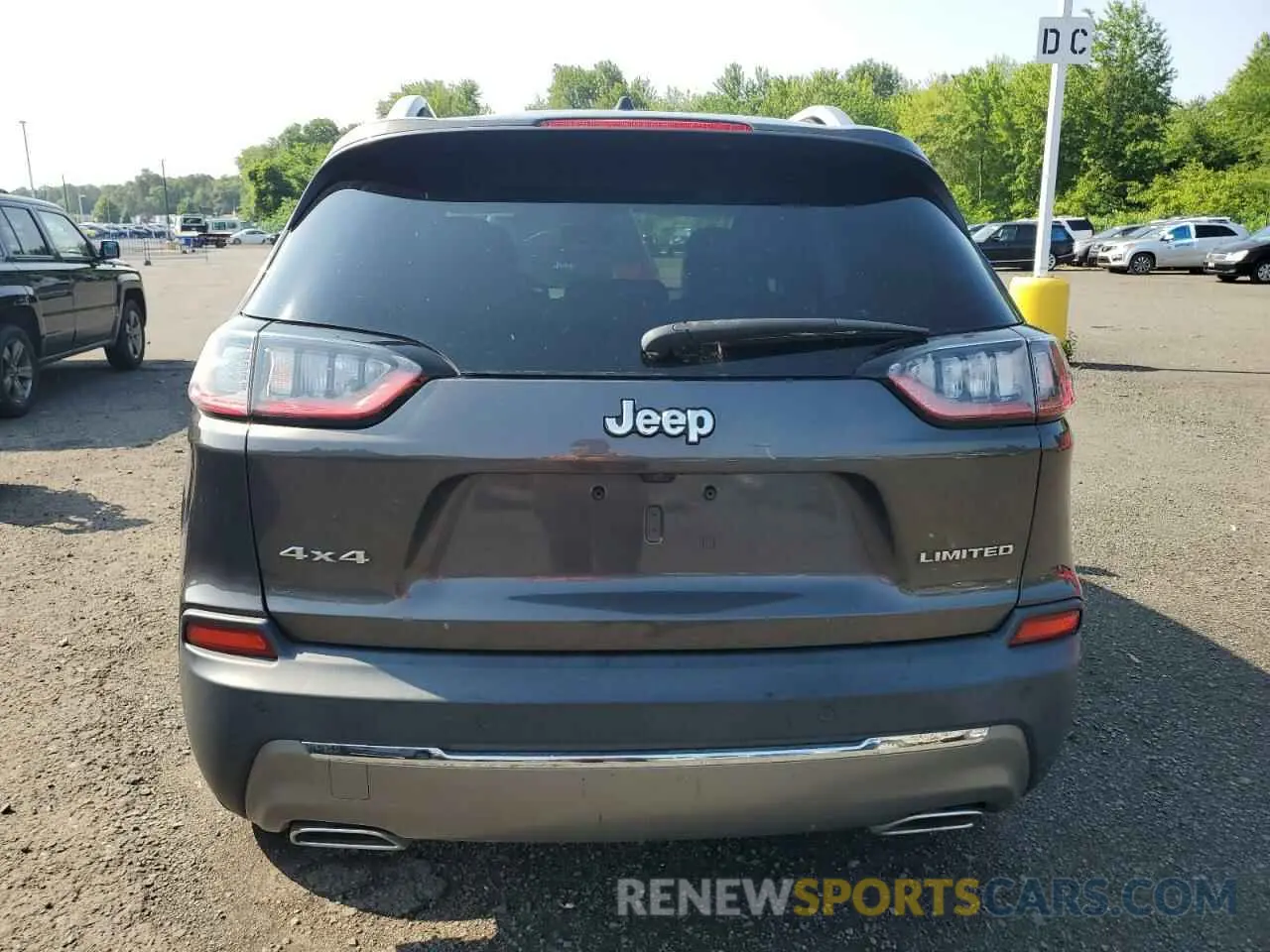 6 Photograph of a damaged car 1C4PJMDX1KD103899 JEEP GRAND CHER 2019