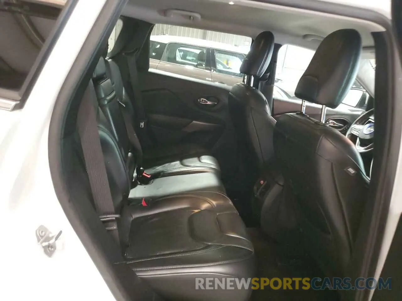 11 Photograph of a damaged car 1C4PJMDX2KD218995 JEEP GRAND CHER 2019