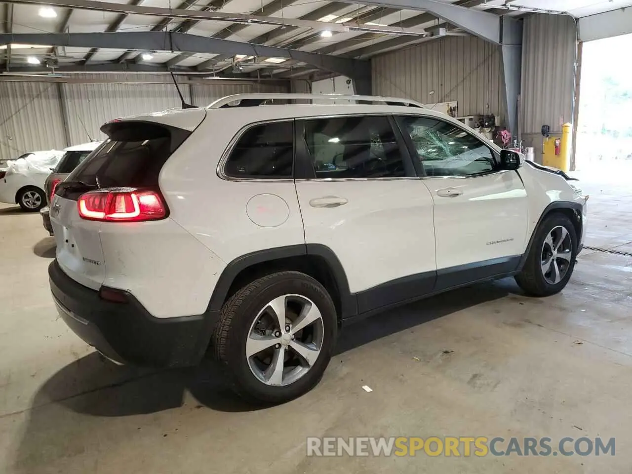 3 Photograph of a damaged car 1C4PJMDX2KD218995 JEEP GRAND CHER 2019