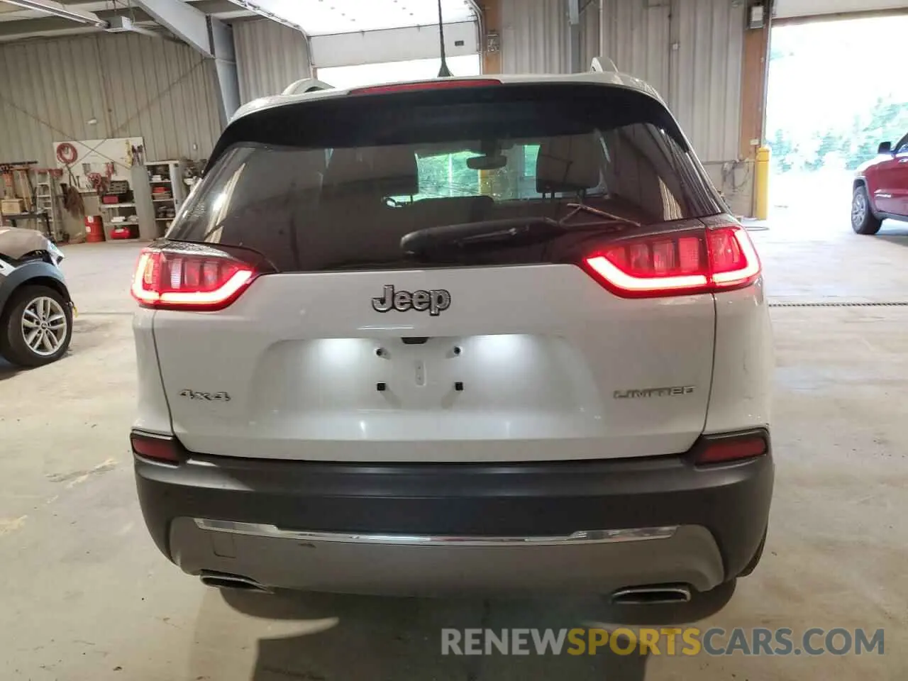 6 Photograph of a damaged car 1C4PJMDX2KD218995 JEEP GRAND CHER 2019
