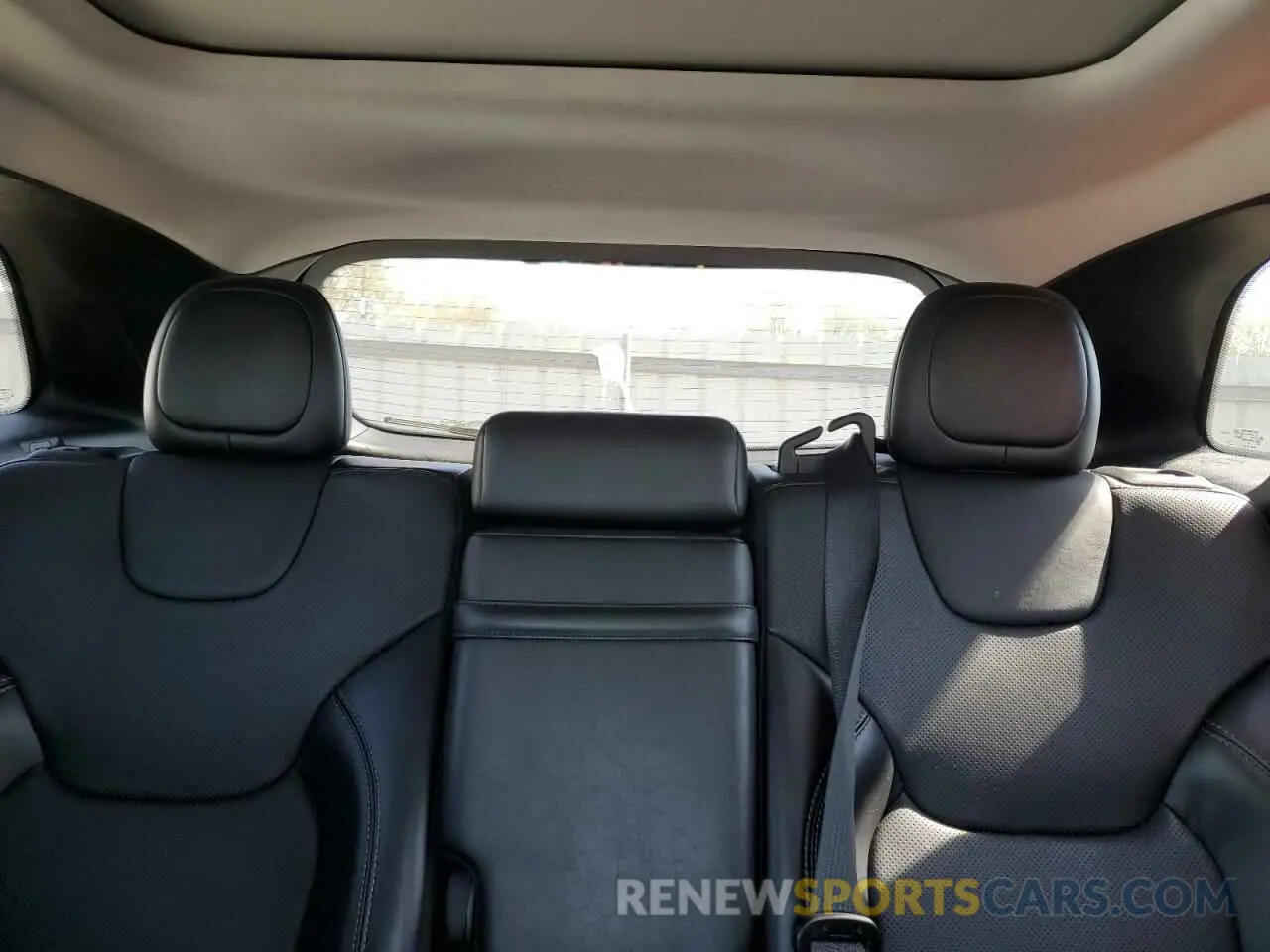 10 Photograph of a damaged car 1C4PJMDX2KD369111 JEEP GRAND CHER 2019