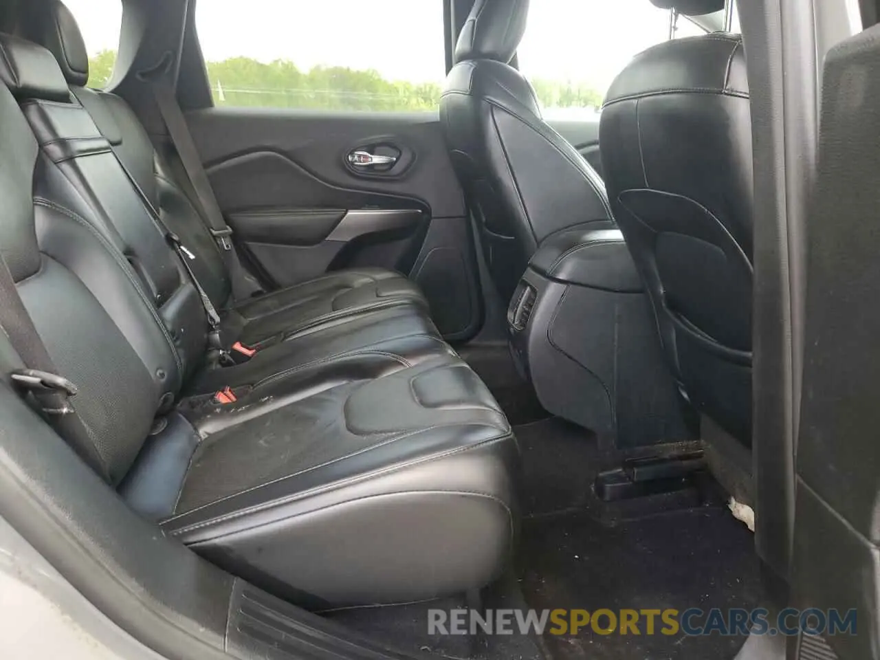 11 Photograph of a damaged car 1C4PJMDX2KD389925 JEEP GRAND CHER 2019