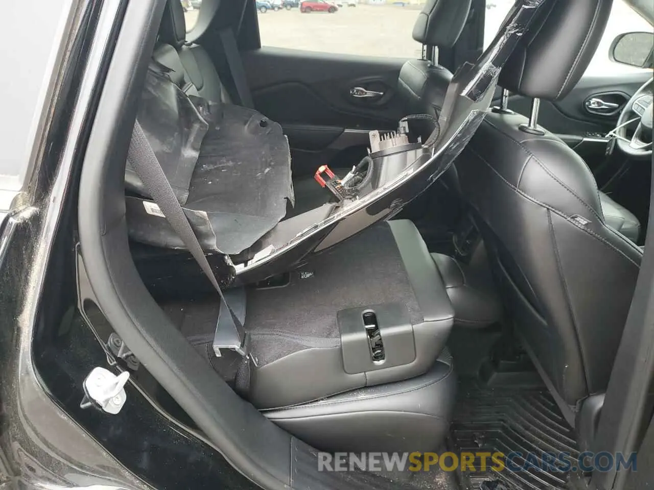 11 Photograph of a damaged car 1C4PJMDX3KD400432 JEEP GRAND CHER 2019