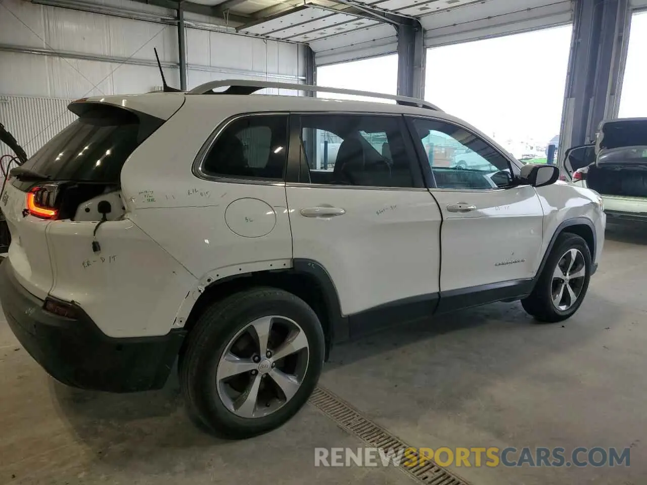 3 Photograph of a damaged car 1C4PJMDX4KD119143 JEEP GRAND CHER 2019