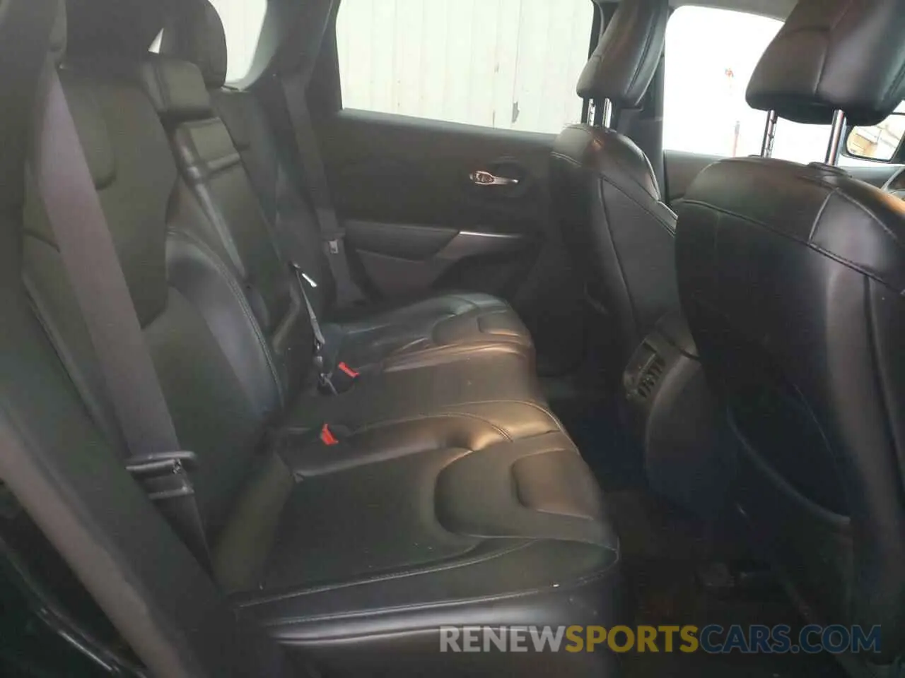 10 Photograph of a damaged car 1C4PJMDX4KD317639 JEEP GRAND CHER 2019