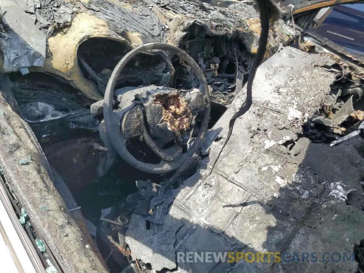 8 Photograph of a damaged car 1C4PJMDX5KD445047 JEEP GRAND CHER 2019