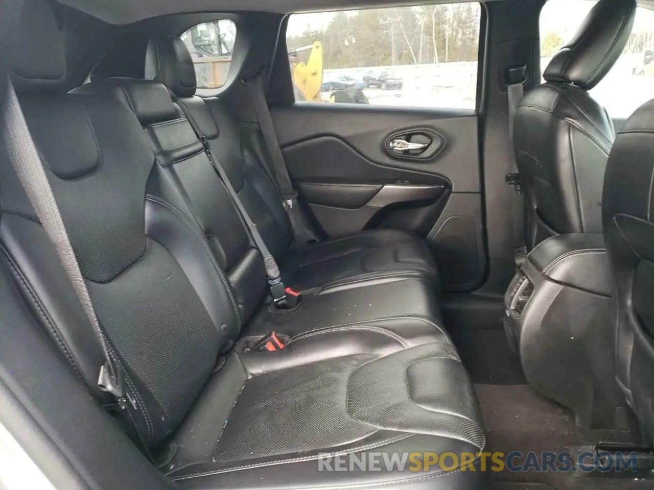 11 Photograph of a damaged car 1C4PJMDX6KD246055 JEEP GRAND CHER 2019