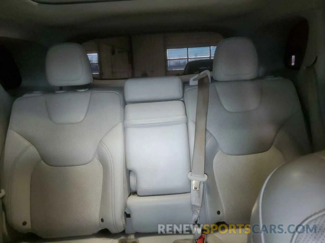 10 Photograph of a damaged car 1C4PJMDX7KD283891 JEEP GRAND CHER 2019