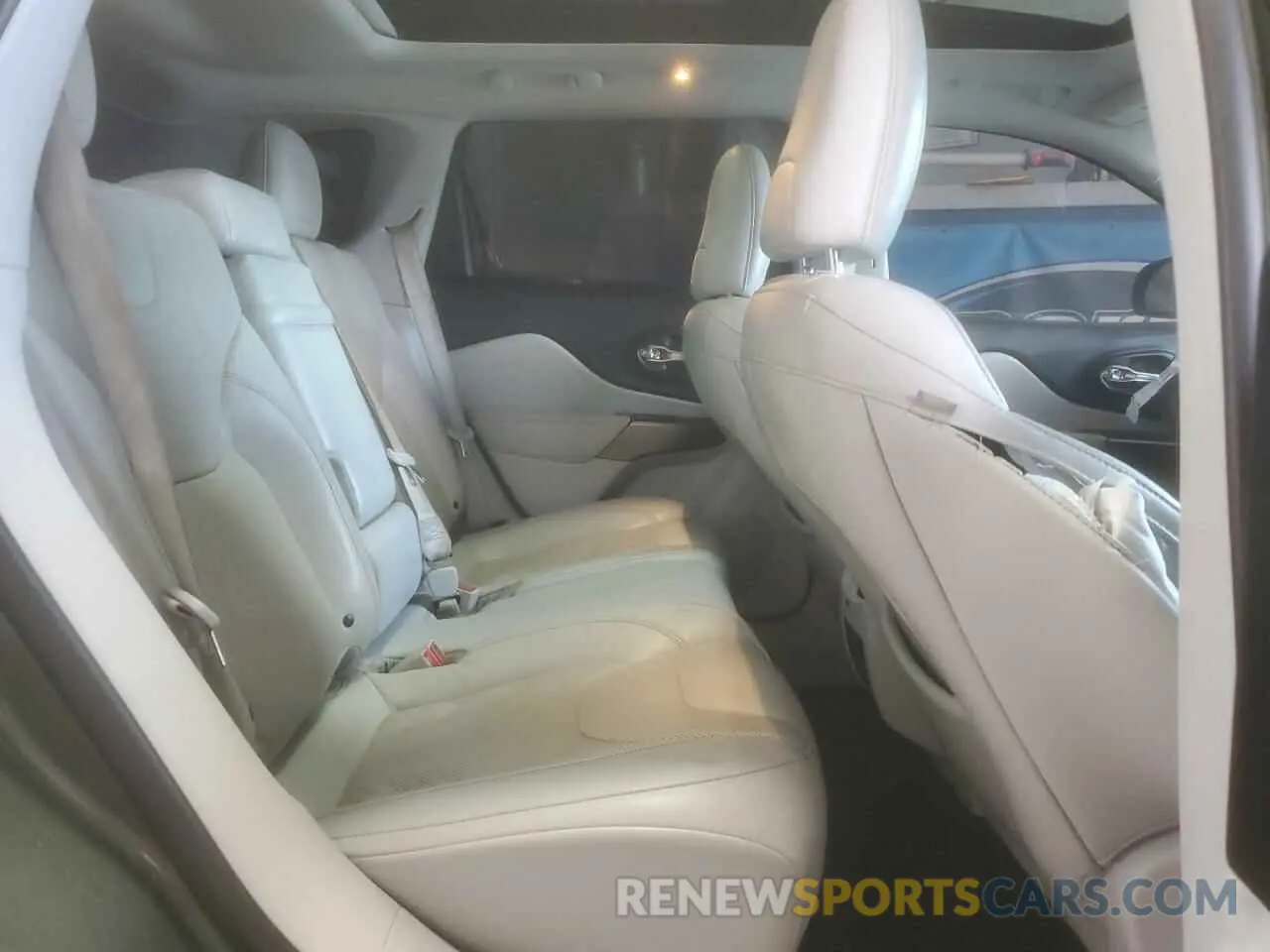 12 Photograph of a damaged car 1C4PJMDX7KD283891 JEEP GRAND CHER 2019