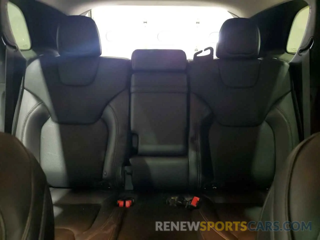 10 Photograph of a damaged car 1C4PJMDX8KD276500 JEEP GRAND CHER 2019
