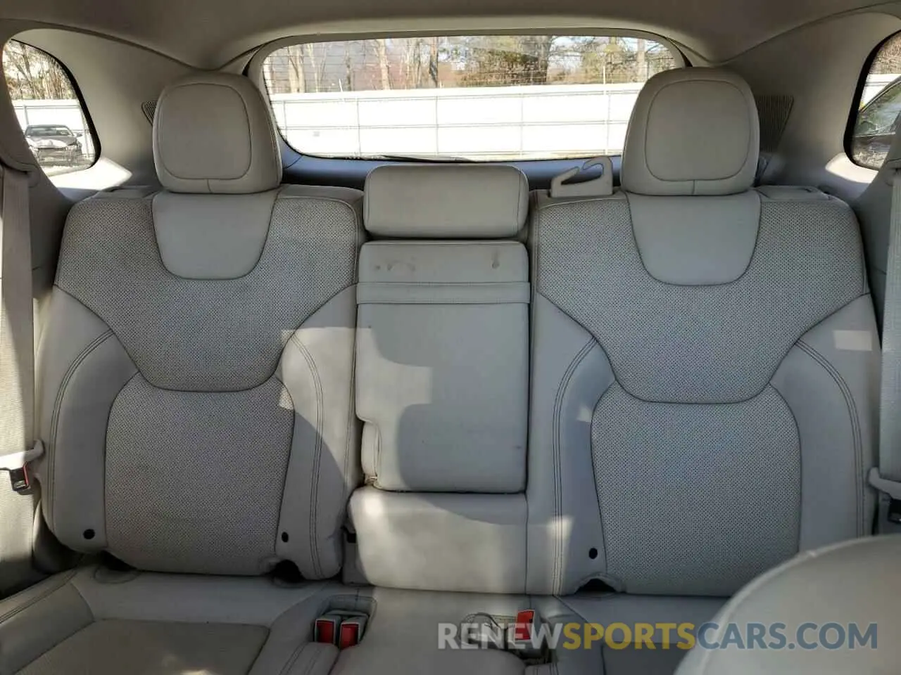 10 Photograph of a damaged car 1C4PJMDX9KD380560 JEEP GRAND CHER 2019