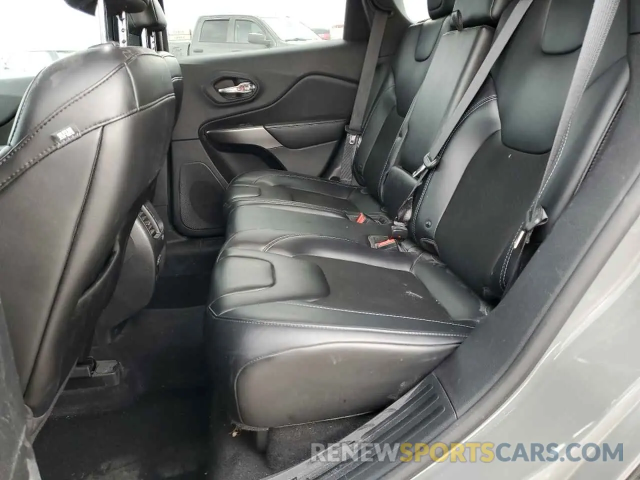 12 Photograph of a damaged car 1C4PJMLB0KD447276 JEEP GRAND CHER 2019