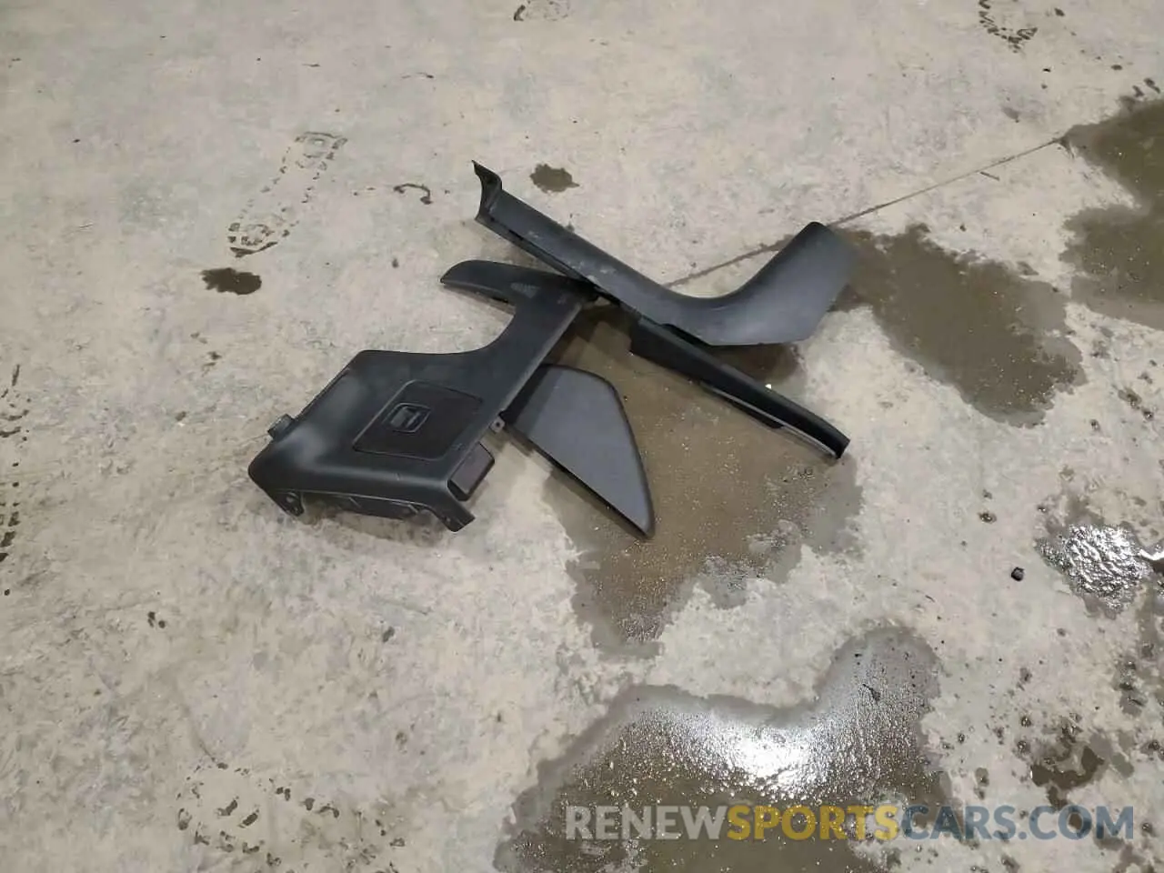 13 Photograph of a damaged car 1C4PJMLB1KD295279 JEEP GRAND CHER 2019