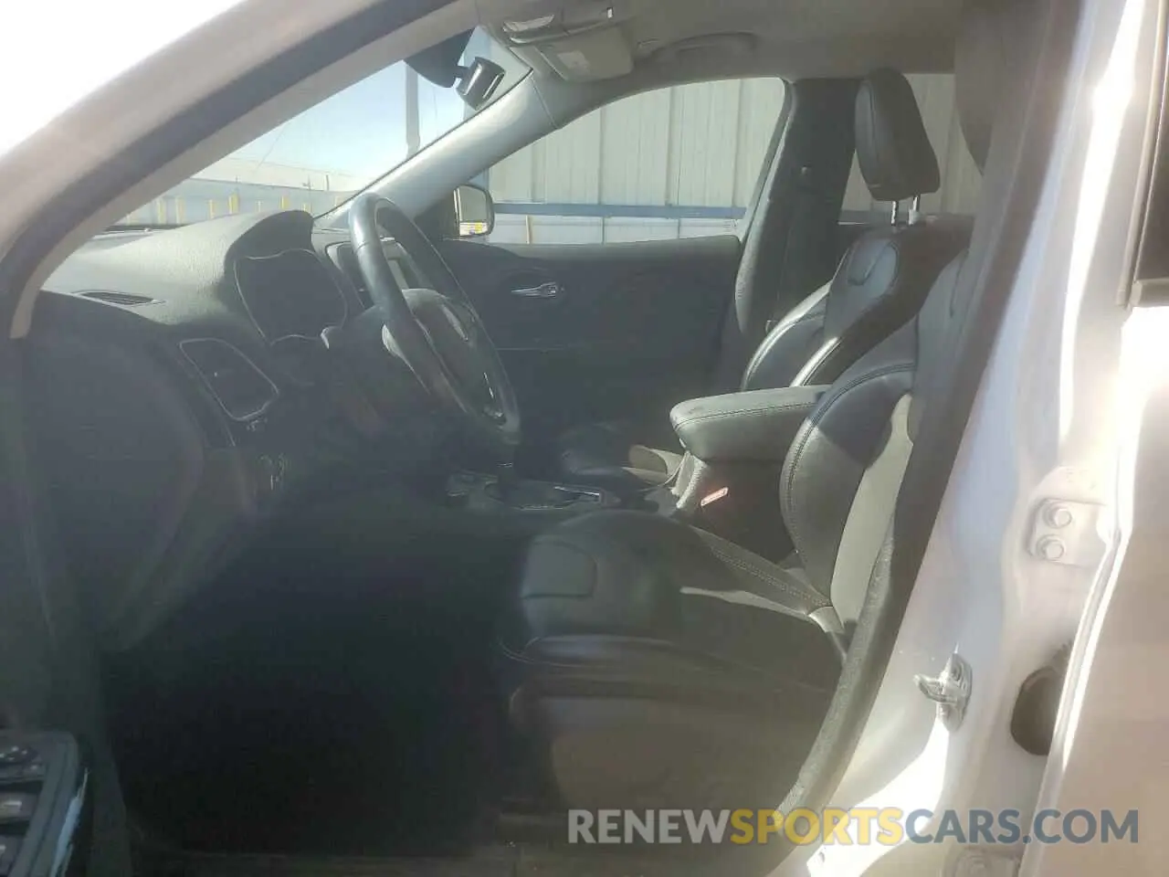 7 Photograph of a damaged car 1C4PJMLB1KD453085 JEEP GRAND CHER 2019