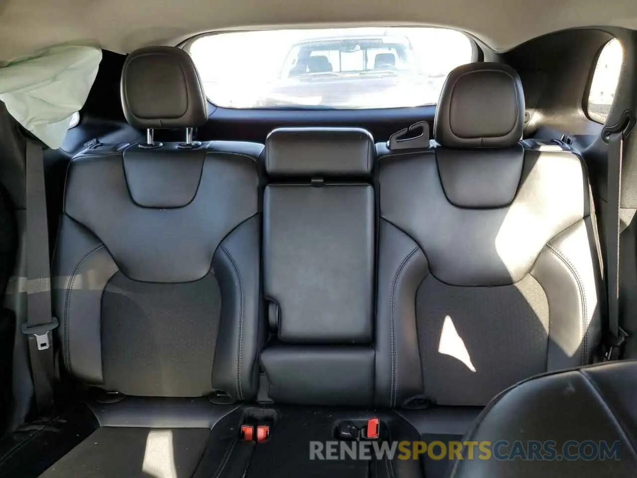 10 Photograph of a damaged car 1C4PJMLB1KD487138 JEEP GRAND CHER 2019