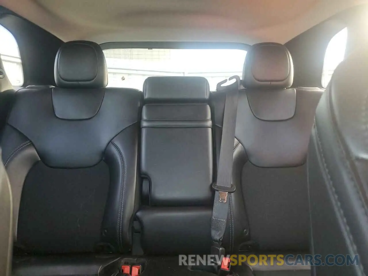 10 Photograph of a damaged car 1C4PJMLB2KD311196 JEEP GRAND CHER 2019