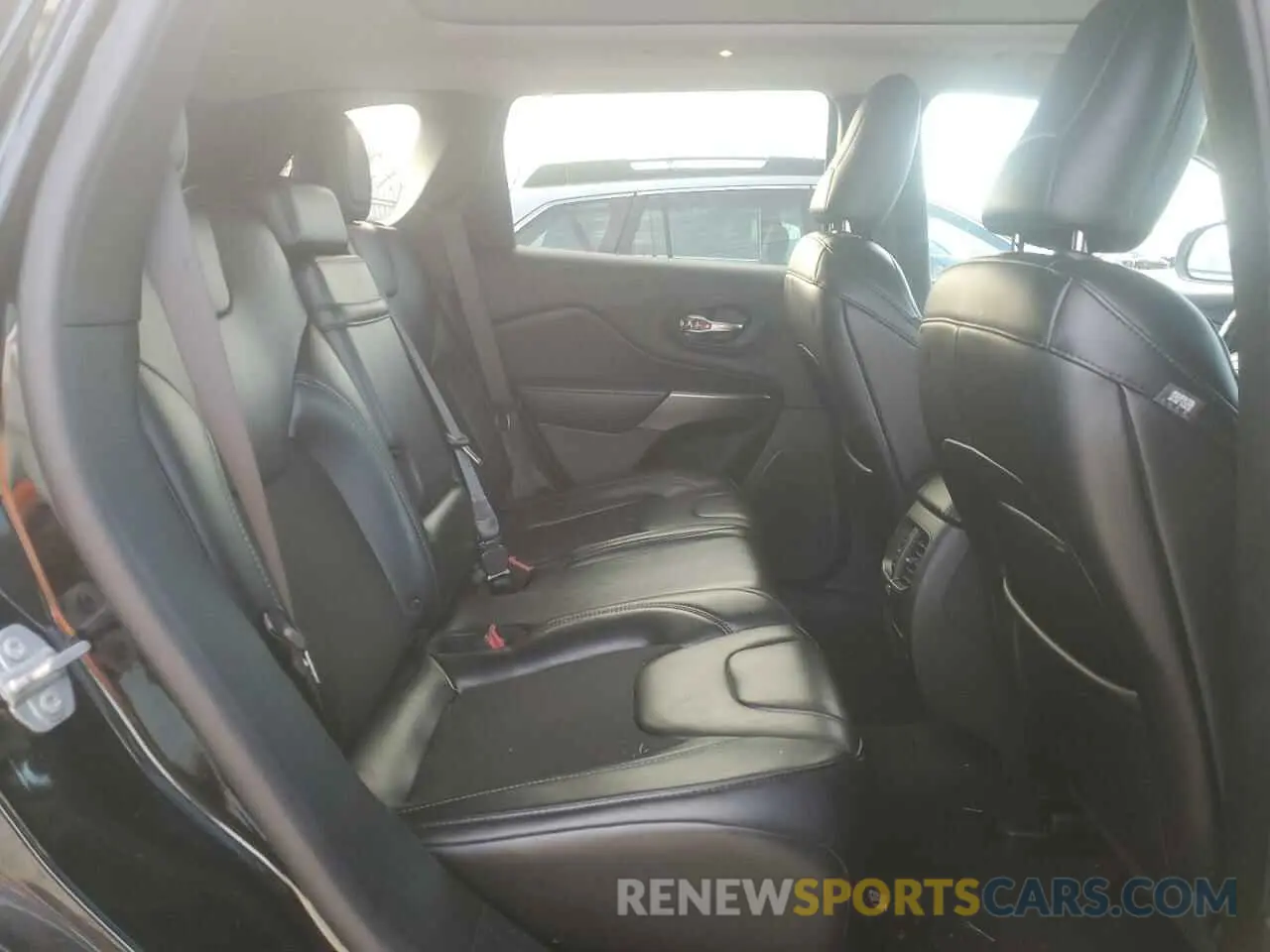 11 Photograph of a damaged car 1C4PJMLB2KD311196 JEEP GRAND CHER 2019