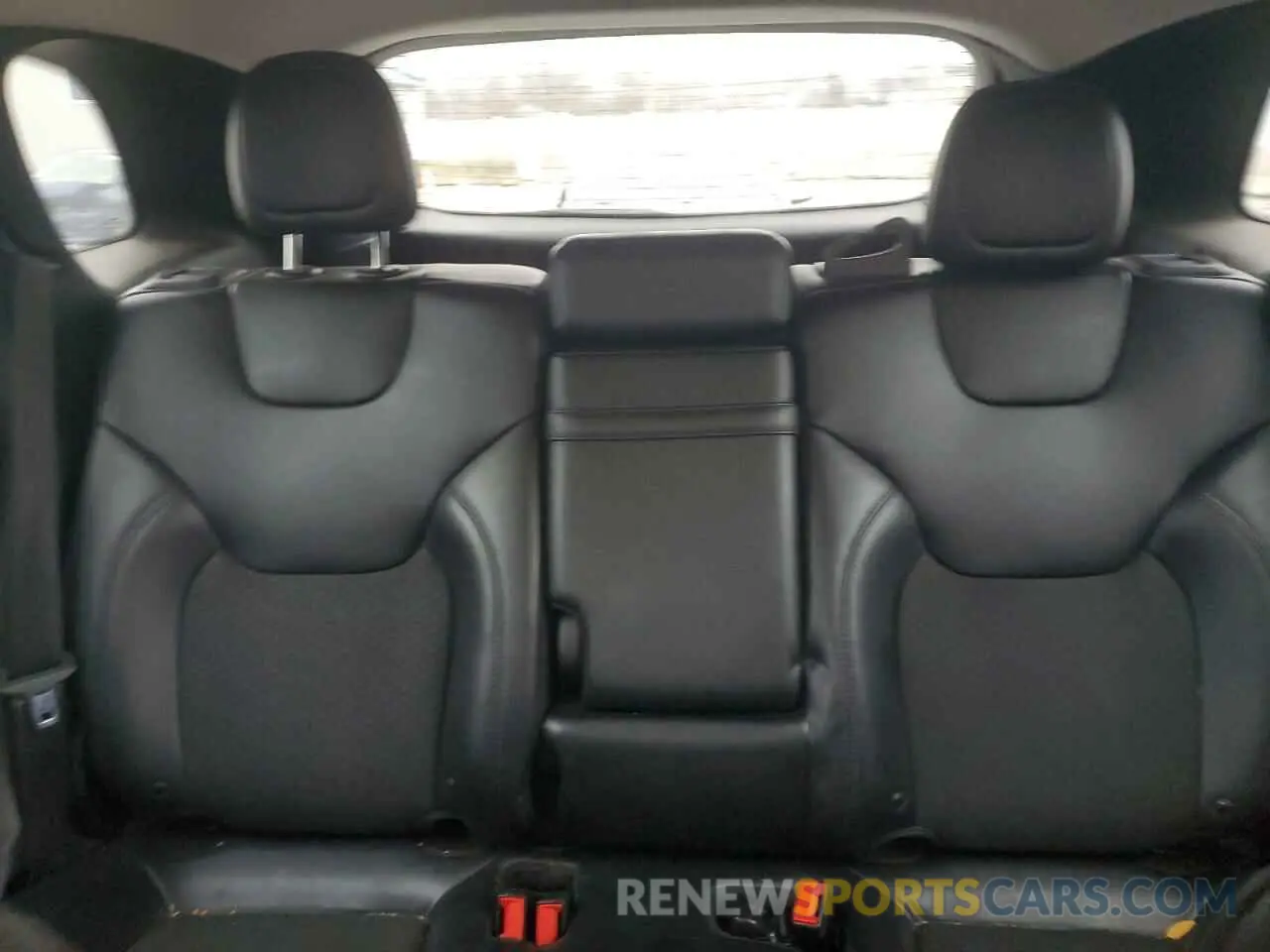 10 Photograph of a damaged car 1C4PJMLB2KD329701 JEEP GRAND CHER 2019