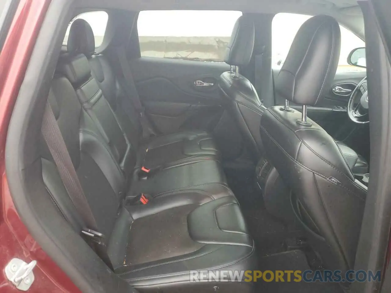 11 Photograph of a damaged car 1C4PJMLB2KD329701 JEEP GRAND CHER 2019