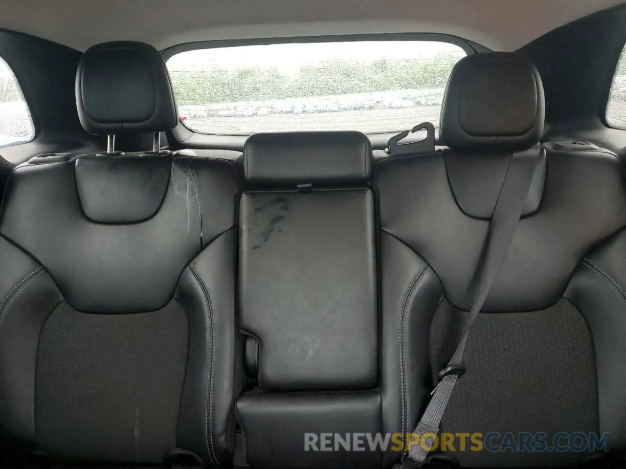 10 Photograph of a damaged car 1C4PJMLB2KD473717 JEEP GRAND CHER 2019