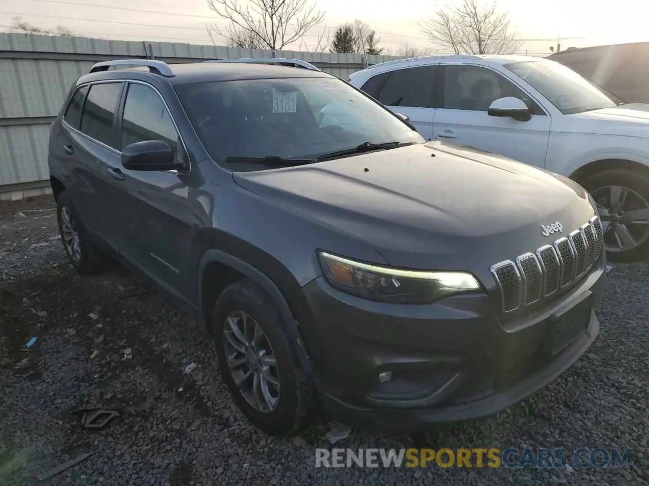4 Photograph of a damaged car 1C4PJMLB4KD257433 JEEP GRAND CHER 2019