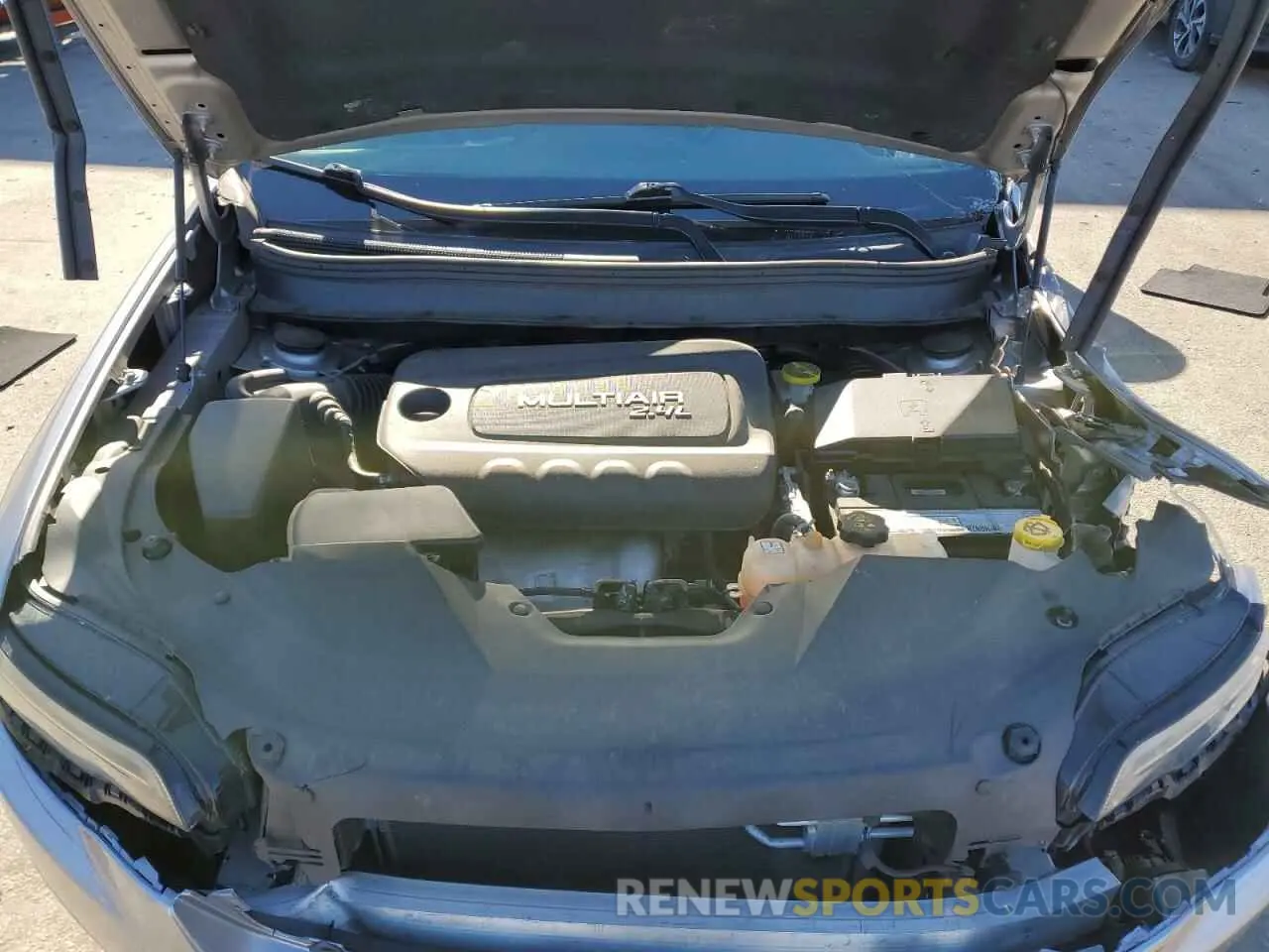 12 Photograph of a damaged car 1C4PJMLB5KD195394 JEEP GRAND CHER 2019